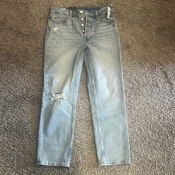 NWT Women’s Gap Jeans, Straight, High Rise, Low Stretch Size 28/6r - Picture 1 of 2